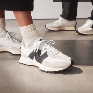 New Balance Women's 327 Shoe, Size 10, SEA SALT /BLACK